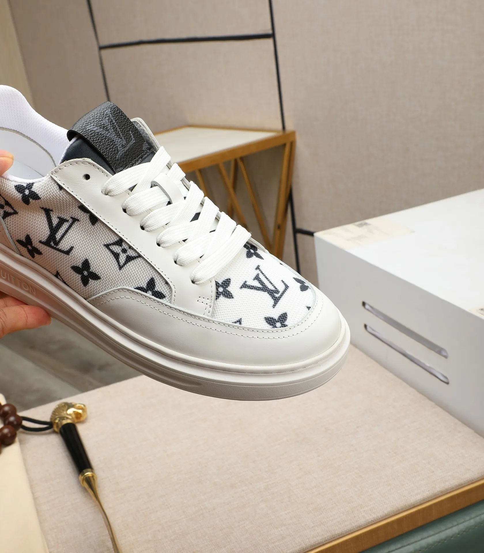Men's shoes 💰540 💰(Niuli: full package) louis vuitton (Louis Vuitton/lv) top 🔍🔍 new models are on sale at the same time at the counter. The upper 🇮🇹 is imported from Italy, first-layer cowhide, and the lining is fully imported cowhide. 💪💪, completely 1⃣️ to 1 ⃣️Re-engraved🇮🇹💪💪, ⚠Sole: The original sole is specially provided by the original factory, the exclusive movable molded sole is super comfortable, ⚠The original factory follows the order, 🔍🔍high quality, you can enter and exit the counter at will, welcome to compare⚠. Code number:38-44